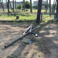 altalena danneggiata al parco di bagno di Gavorrano